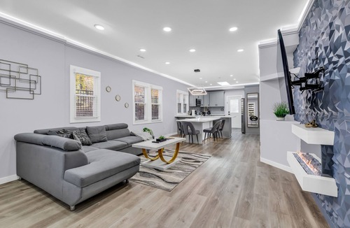 Villa Heights House | Spacious House in Charlotte