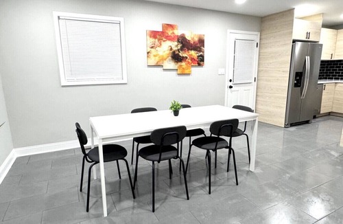 Jamestown Apartment | Spacious Jamestown 3BR | Near Furniture Market