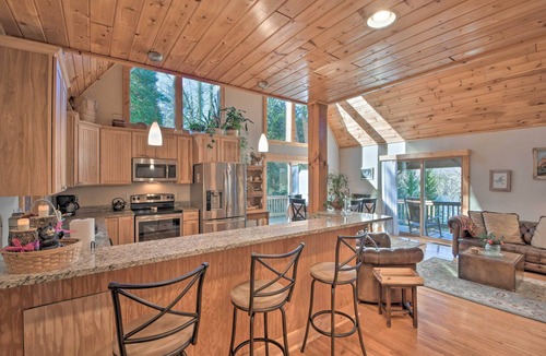 Santeetlah Cottage | Spacious Lake Santeetlah Cottage w/Lake Views!