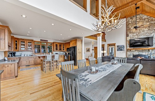 Lake Toxaway House | Spacious Lake Toxaway Home with Golf Course Views