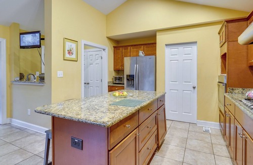 Westover Apartment | Spacious Lakefront Apt w/Deck in Fayetteville!
