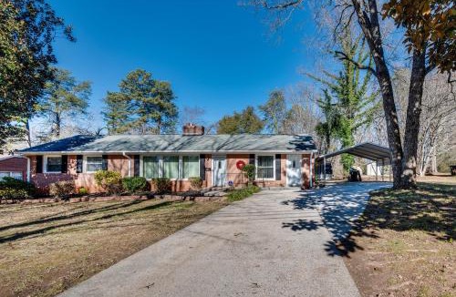 Lexington House | Spacious Lexington Abode with Pool Table and Fireplace
