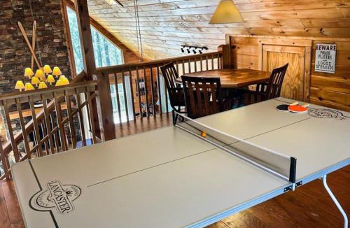 Wolf Laurel House | Spacious Log Cabin With Creek 2 Min From Ski Resort