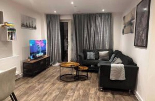 Gascoigne Apartment | Spacious & Luxury one bedroom