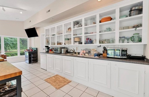Southern Pines House | Spacious Master Bed & Bath for rent in Southern Pines with WiFi and AC