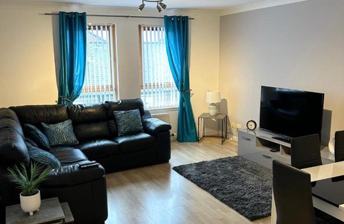 Broughty Ferry Apartment | Spacious, modern 3 bedroom luxury flat in centre location