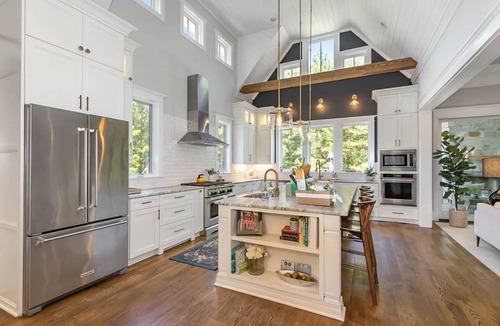 Durham House | Spacious modern farmhouse perfect for Duke/UNC graduation weekend.
