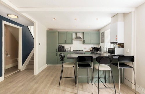 Lillington Apartment | Spacious & Modern 2 Bed Apartment with Parking - Pass the Keys