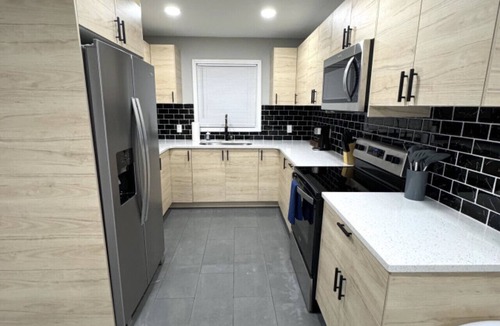 Jamestown Apartment | Spacious Modern Home near Furniture Market