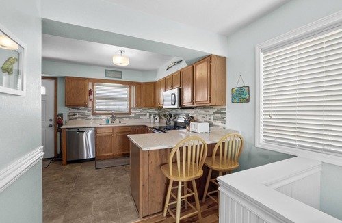 Kill Devil Hills Cottage | Spacious (multi) Family Home - Walk to Beach and Restaurants - "Cerulean C"