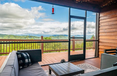 Murphy House | Spacious Murphy Cabin with Game Rooms and Mtn Views!