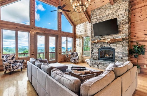 Murphy House | Spacious Murphy Cabin with Game Rooms and Mtn Views!