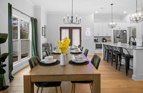 Charlotte House | Spacious New 5-bedroom house in tranquil Charlotte with backyard