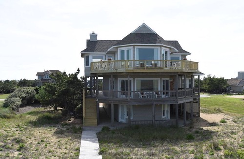 Duck House | Spacious Oceanfront House! Wrap-Around Porch