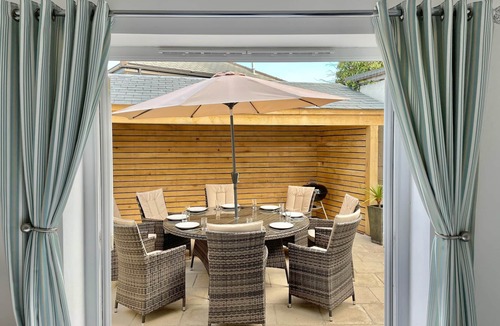 St Ives House | Spacious Open Plan House, 2 Car Spaces, EV charging, Sea Views, Walk To Beaches