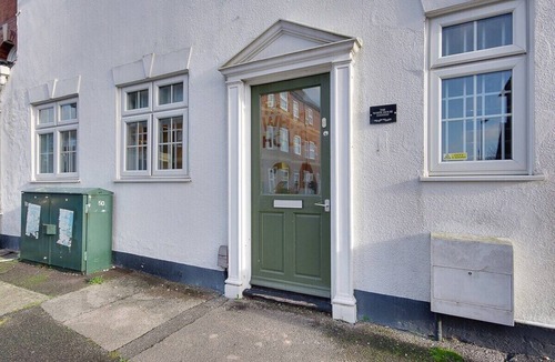 Poole Apartment | Spacious Open Planned Modern Quirky Maisonette
