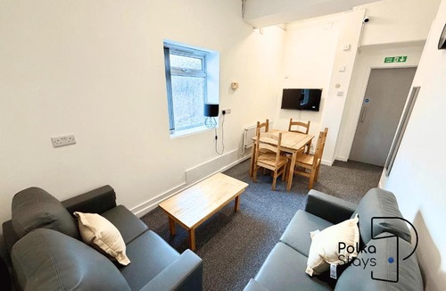 Ormskirk Apartment | Spacious Ormskirk Contractor Stay by PolkaStays