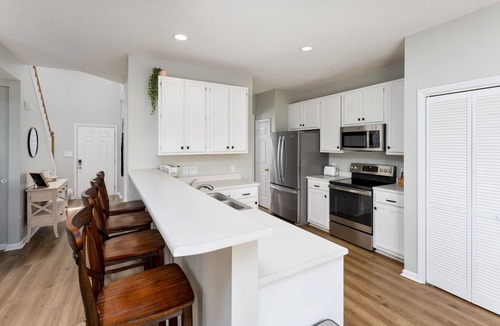 Silver Lake House | Spacious & Quiet Vacation Getaway, 15 Min to Beach