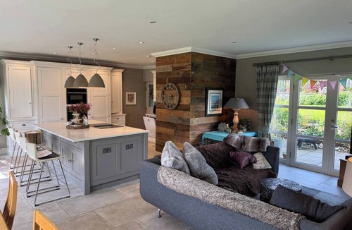 West Linton House | Spacious Scottish Borders House with Hot Tub