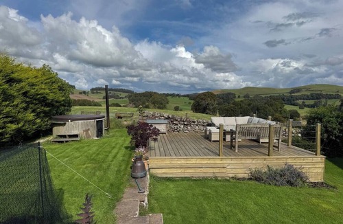 West Linton House | Spacious Scottish Borders House with Hot Tub