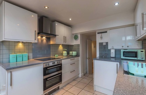 Littlehampton Apartment | Spacious Seafront Apartment, Garden & Free Parking