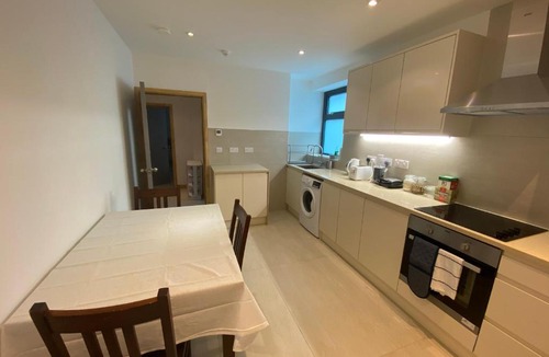 Camberwell House | Spacious Shared Double Bedroom in London