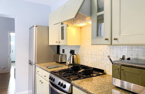 Canterbury House | Spacious & stylish 3-bed home in Centre of Canterbury