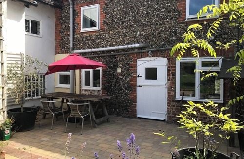 Westleton House | Spacious Suffolk Cottage in Village Setting