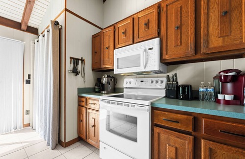Sugar Mountain Cabin | Spacious Sugar Cabin w/Hot Tub, Fire table & Amazing Mountain Views!
