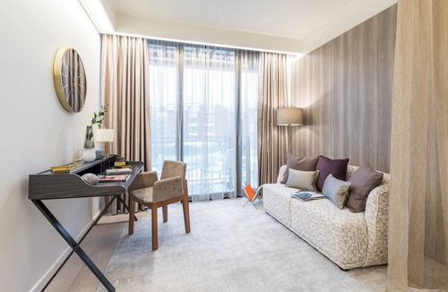 South Hampstead Apartment | Spacious Suite with Super King Size Bed, Zone 2 London
