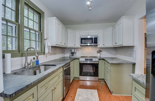 Summerville House | Spacious Summerville Cottage