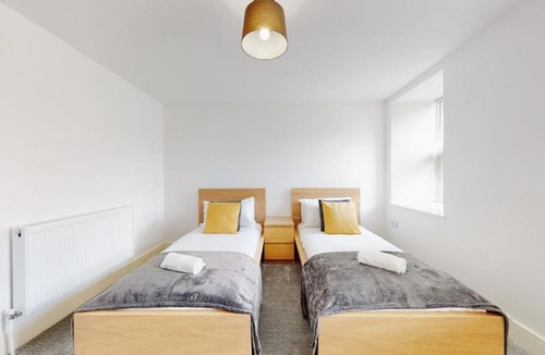 Six Bells Apartment | Spacious three bedroom apartment with Valley views