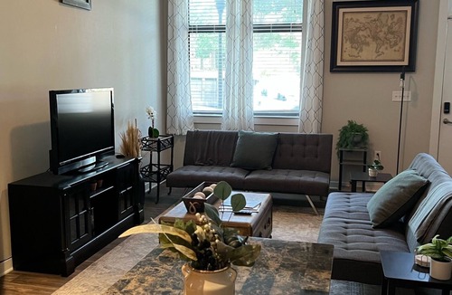 First Ward House | Spacious Townhouse in the Heart of Uptown