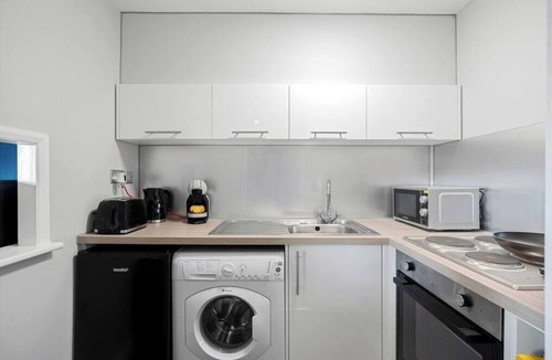 Maidstone Condo | Spacious & trendy studio apartment in Maidstone