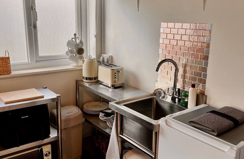 Llanfarian Apartment | Spacious Two Bedroom Apartment with Parking