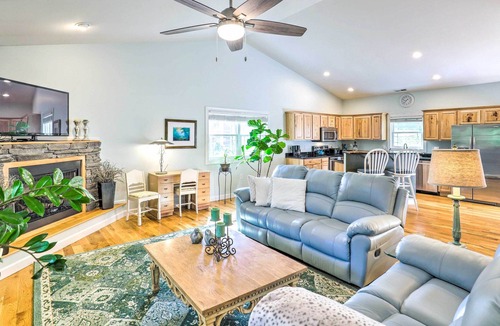 Weaverville House | Spacious Weaverville Home w/ Hot Tub & Fire Pit!