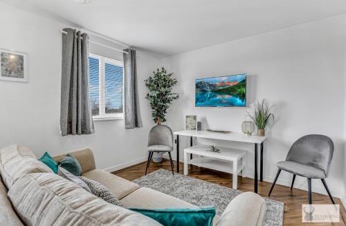 Whitwick House | Spacious Whitwick Stay 3-Story House