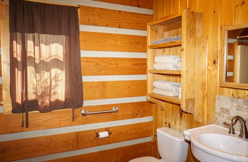 Cherokee Cabin | SPECIAL *Sept. 13th- Oct. 4th 20% off* Ol'Smoky Log Cabin on the River Unit 1