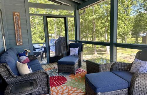 Tracy City House | Spectacular Cabin Surrounded by Trees in Tracy City, Tennessee