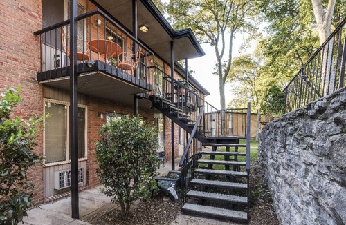 Hillsboro West End Condo | SPECTACULAR Hillsboro Hideaway w/Laundry in Nashville Near Vandy, Belmont, 440!