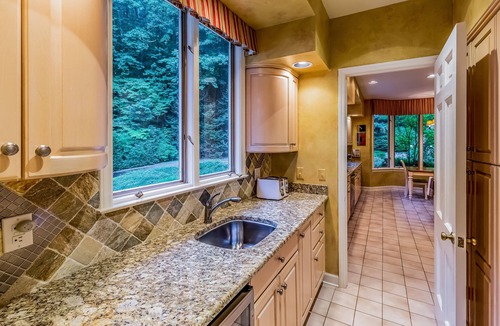 Waynesville House | Spectacular Wooded Estate W/Private Hot Tub, Tennis Court, Veranda & Pool Table
