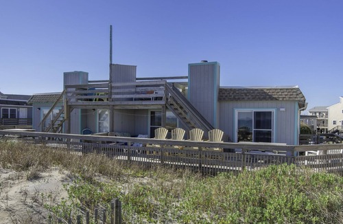 South Nags Head Cottage | Spend your Holidays on the OBX Oceanfront! Location!Location, Location.
