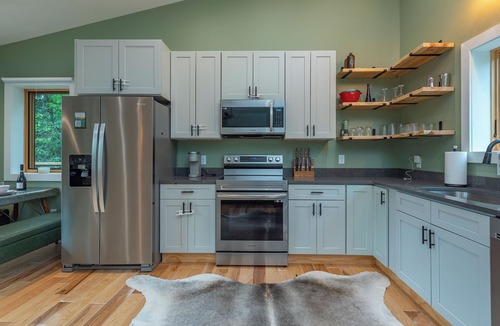 Spruce Pine Cabin | Spirit of the River, Direct River Access, Fire Pit, Fish, Swim, Grill, WiFi!
