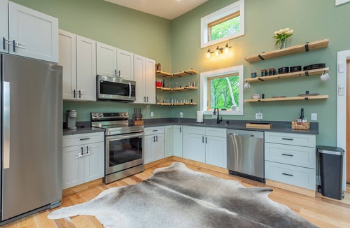 Spruce Pine Cabin | Spirit of the River, Direct River Access, Fire Pit, Fish, Swim, Grill, WiFi!