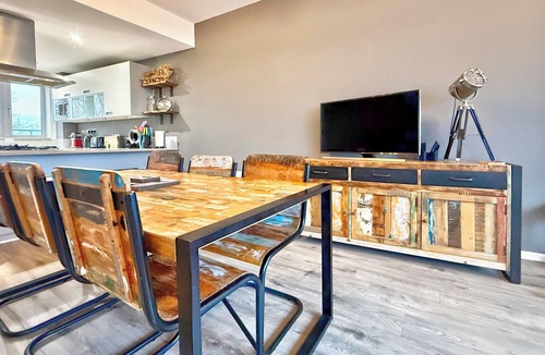 Chelmsford Apartment | Split level unique large 2BDR apartment