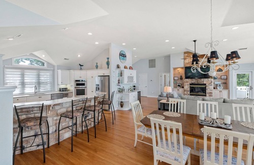Corolla Light House | Spontaneity: Soundfront, Shared Pool, Hot Tub