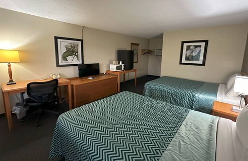 Plymouth Hotel | Sportsman Inn By Oyo Us Hwy-64