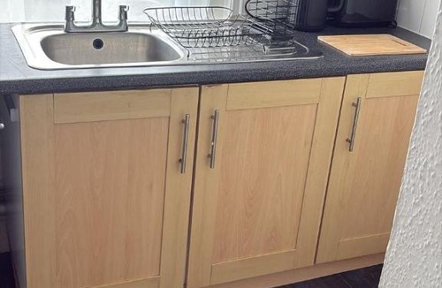 Portswood Apartment | Spring Crescent Apartments - Spacious 1 Bed with Parking, Sleeps 4