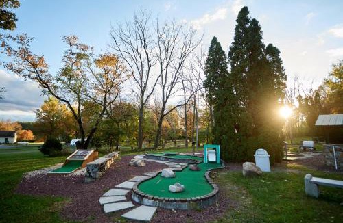 New Holland Resort | Spring Gulch Screened Park Model 7