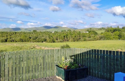 Rowrah Cottage | Spring Meadow Shepherds Hut